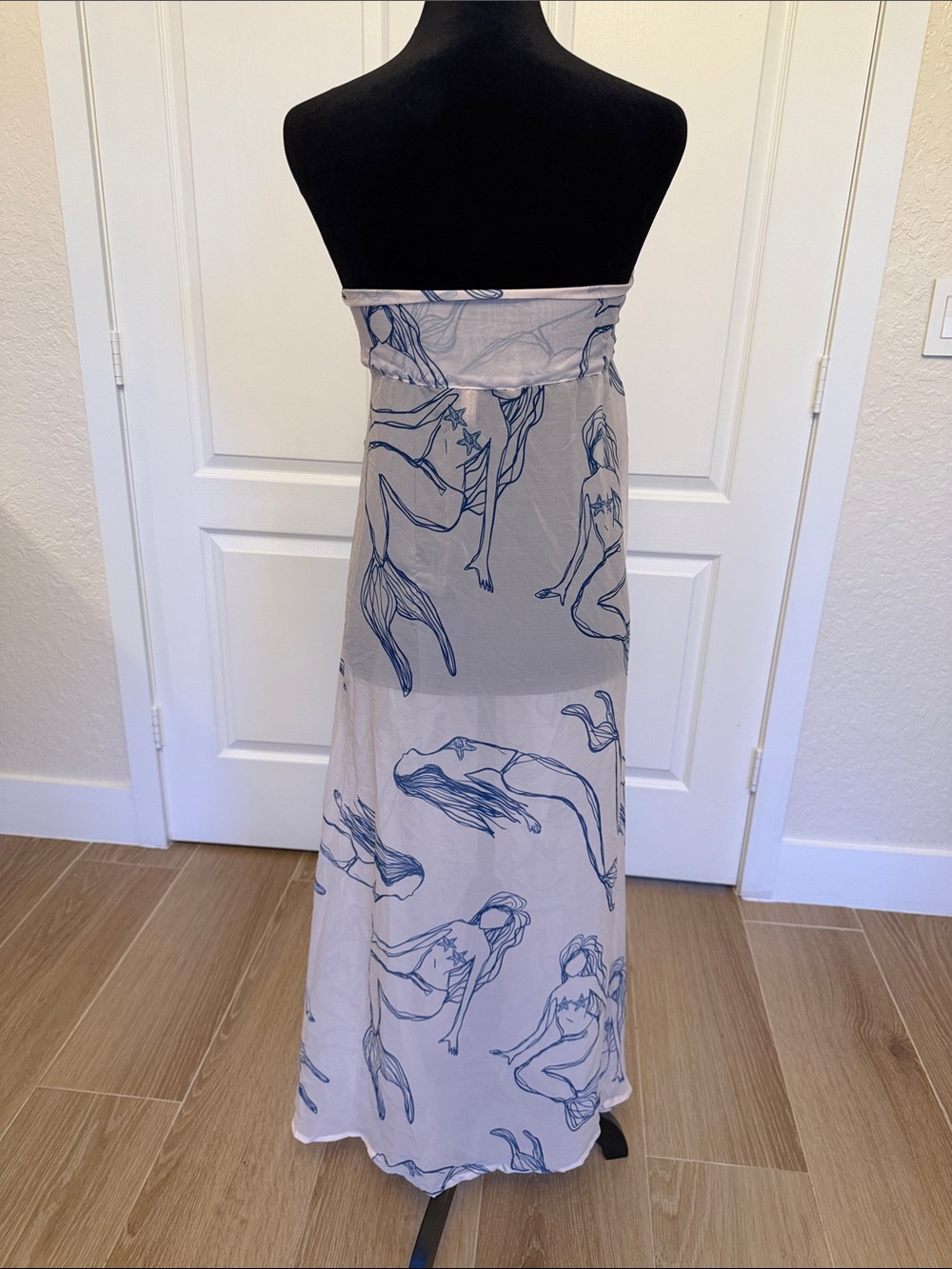 Áncora Mermaid Multiple Use Coverup - Picture 4 of 8